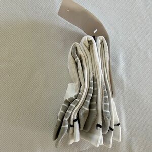 Brand new Nikes mens dry-fit socks pack of 3